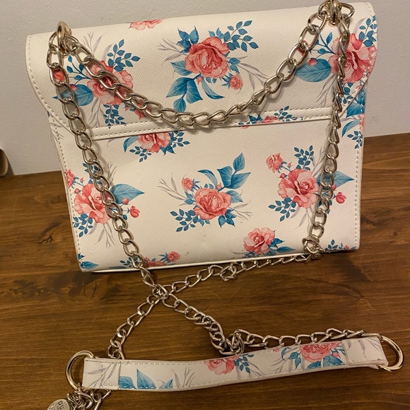 Guess Purse - Picture 7 of 7